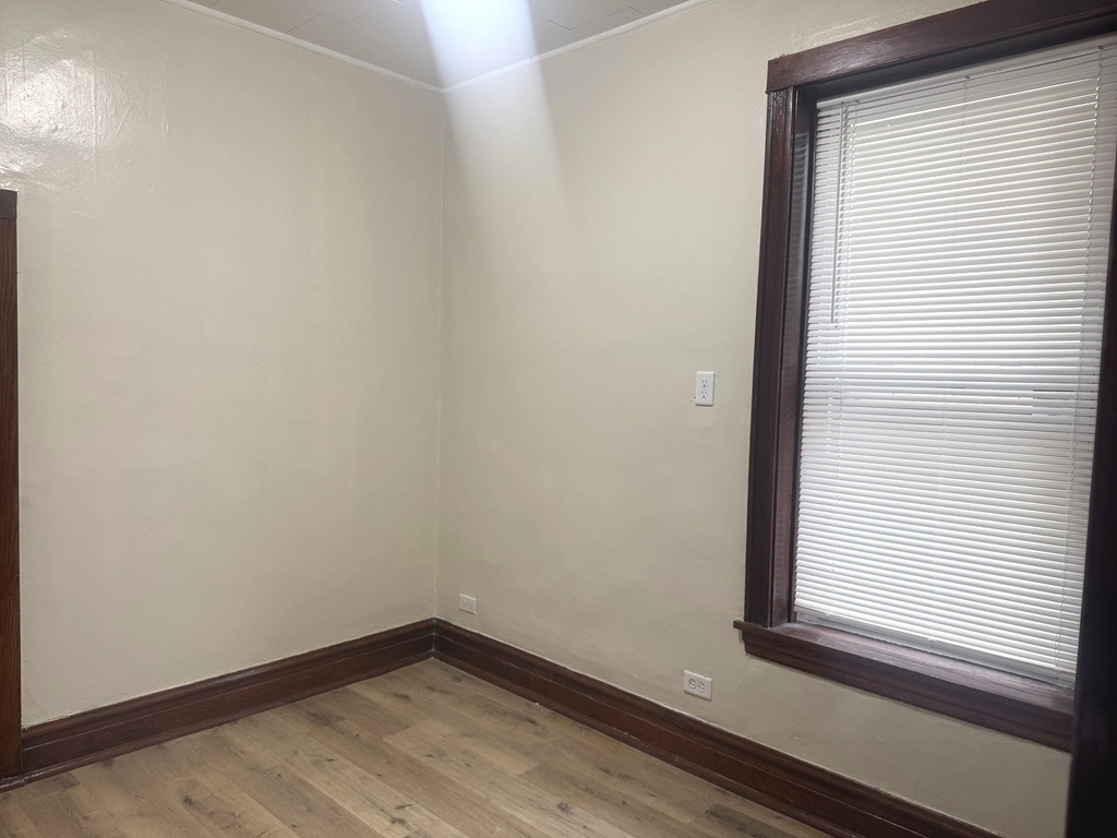 2158 N Hamlin Avenue - Photo 5