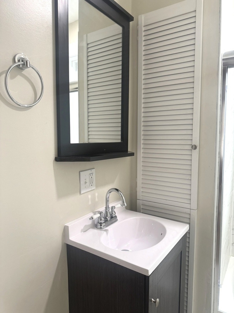 2158 N Hamlin Avenue - Photo 10
