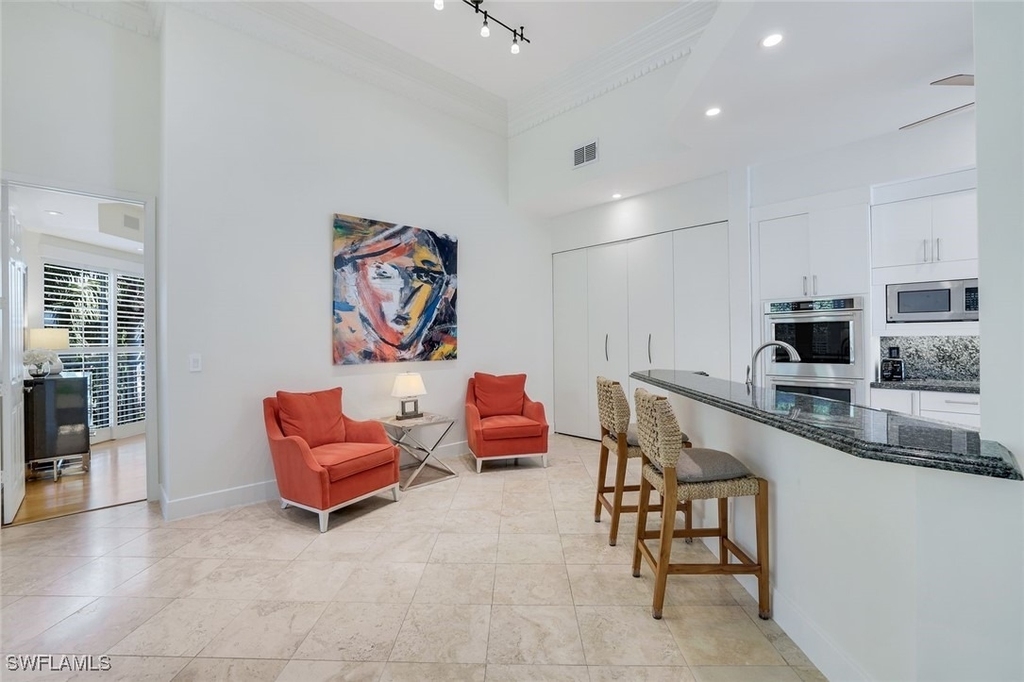 1560 Clermont Drive - Photo 4