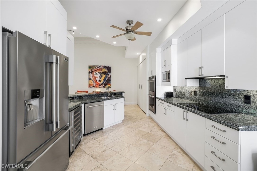 1560 Clermont Drive - Photo 3