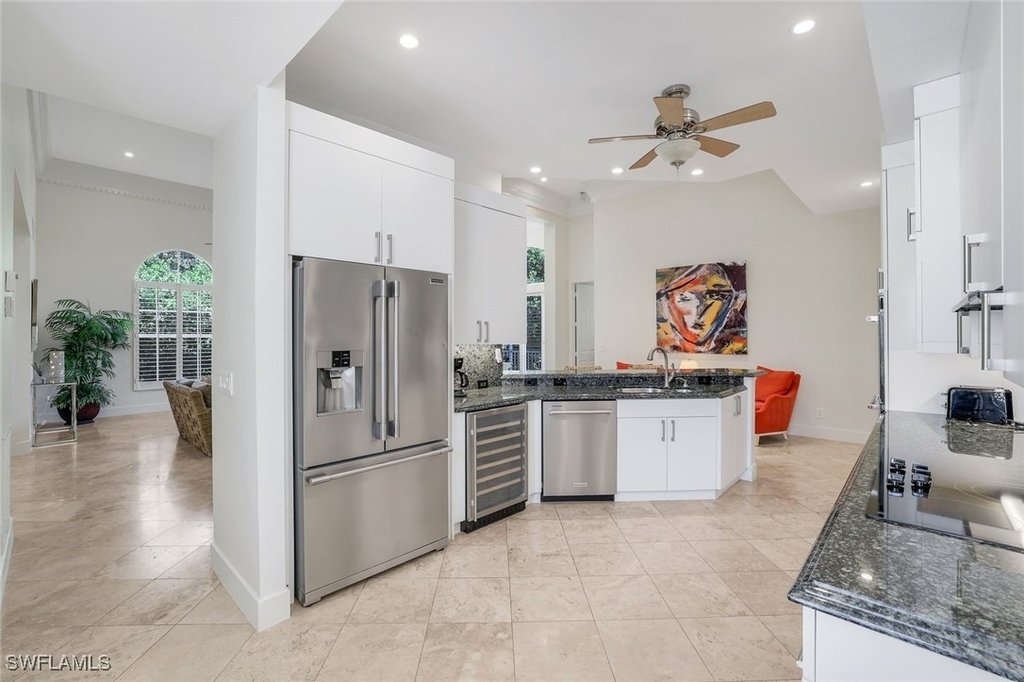 1560 Clermont Drive - Photo 2