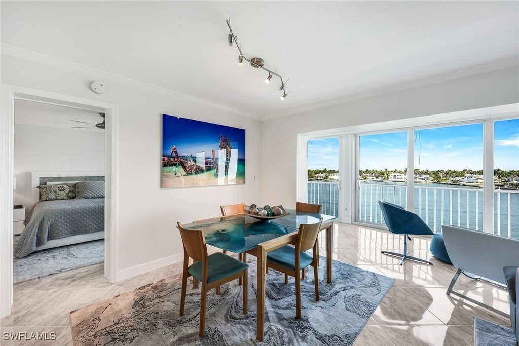 2750 Gulf Shore Boulevard N - Photo 4