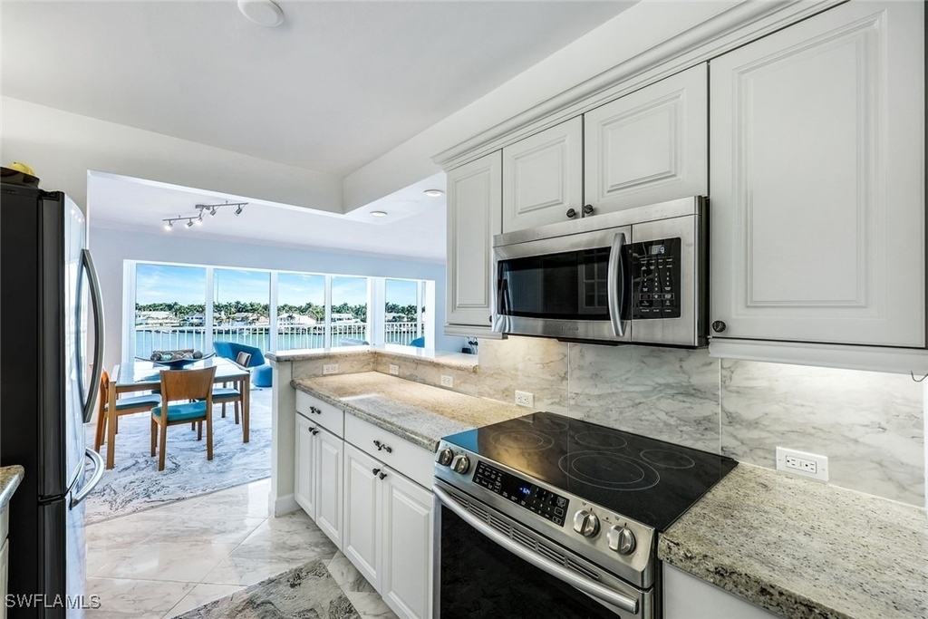 2750 Gulf Shore Boulevard N - Photo 7