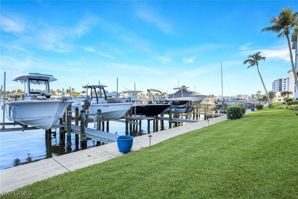 2750 Gulf Shore Boulevard N - Photo 15