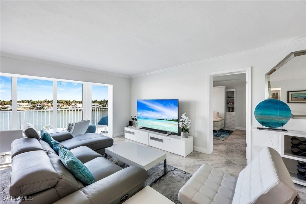 2750 Gulf Shore Boulevard N - Photo 1