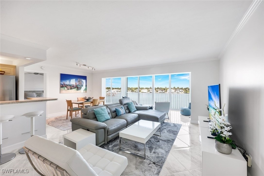 2750 Gulf Shore Boulevard N - Photo 3