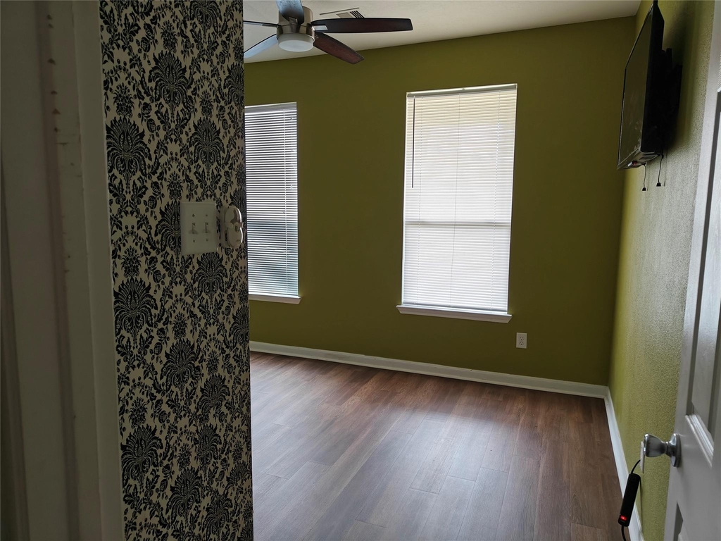 7915 Moss Springs Ct Court - Photo 3