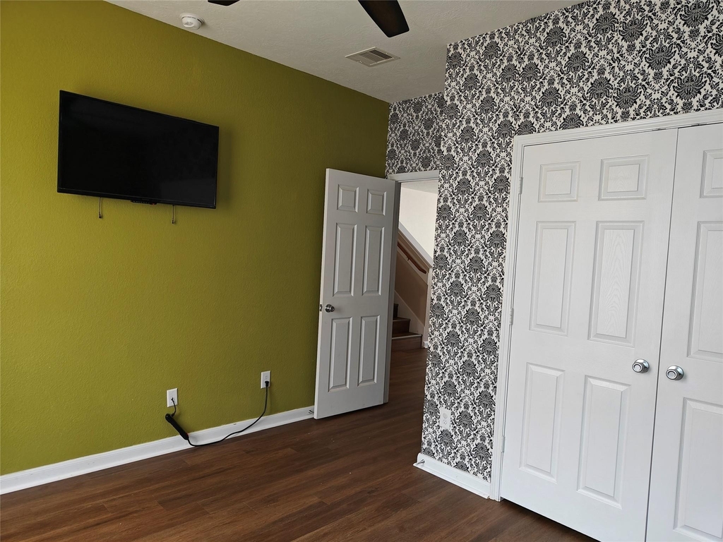 7915 Moss Springs Ct Court - Photo 4