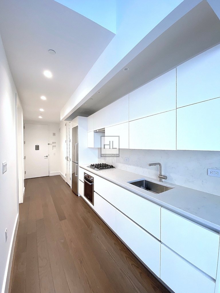 East 44th Street - Photo 1