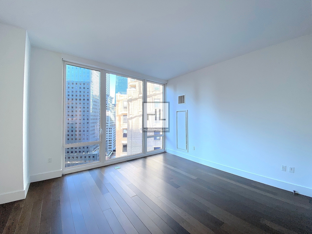 East 44th Street - Photo 2