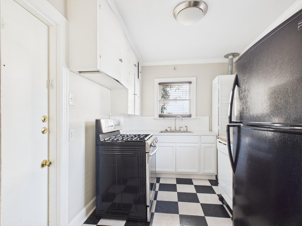 1920 Richmond Avenue - Photo 5