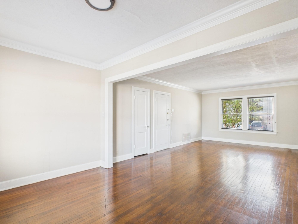 1920 Richmond Avenue - Photo 3