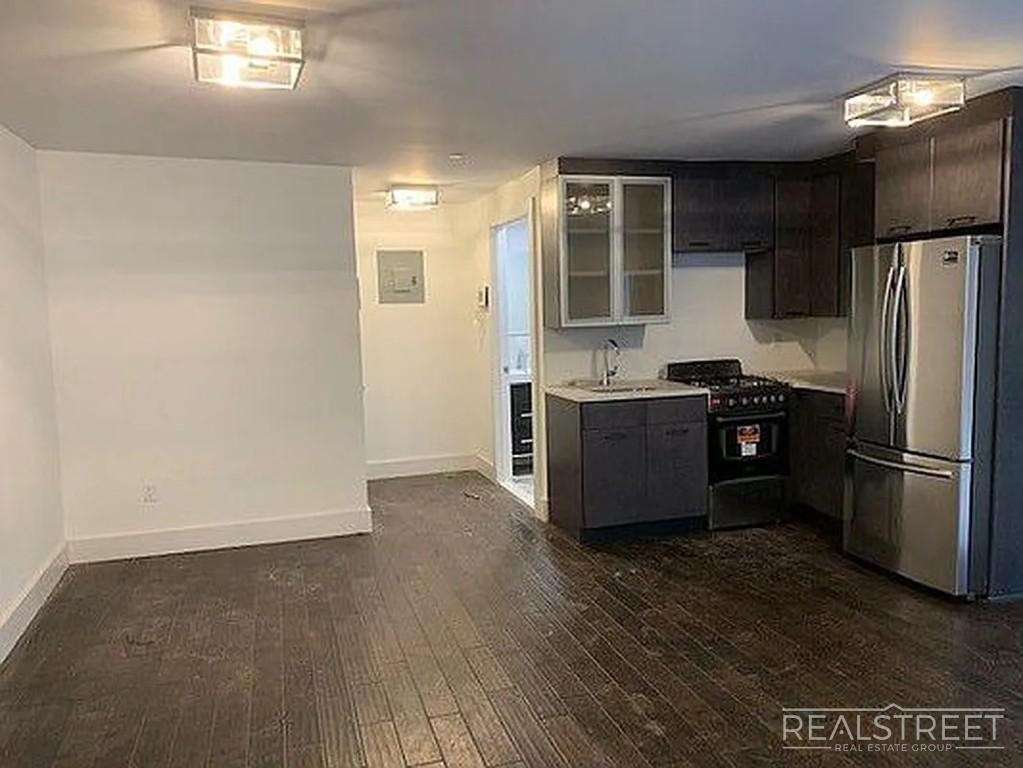 807 Quincy Street - Photo 0
