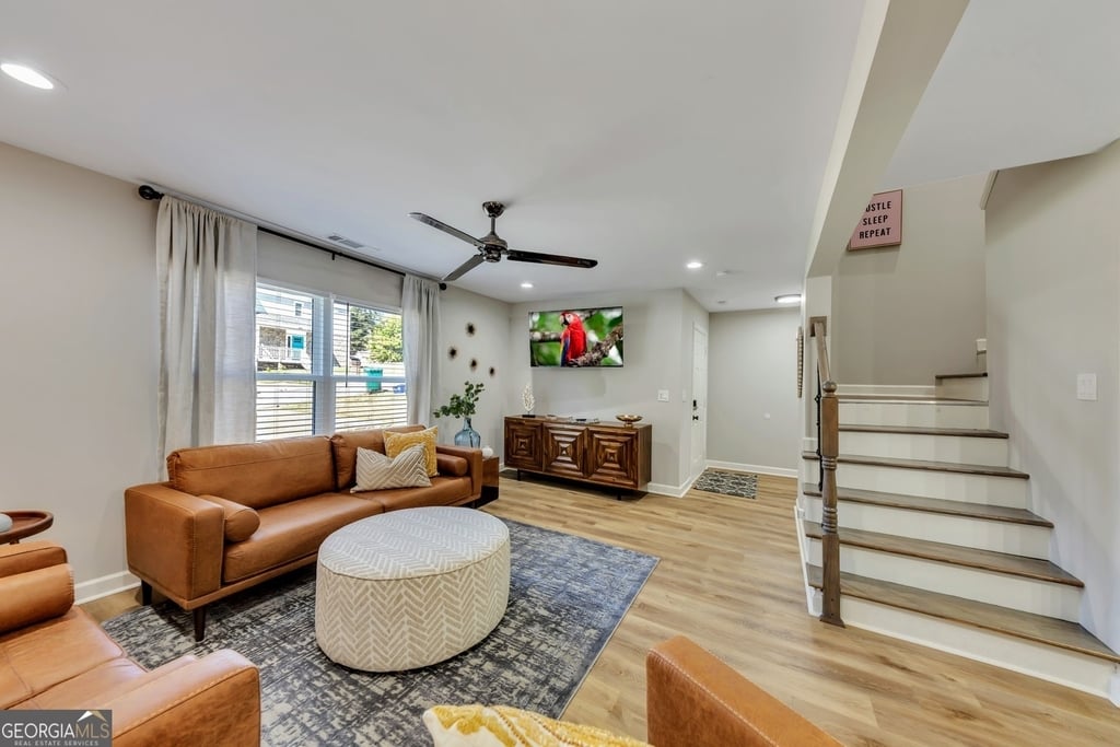 1018 Falling Valley Court Se - Photo 2