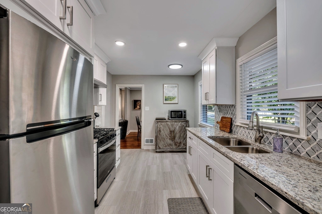 1131 Stoneybrook Road - Photo 13