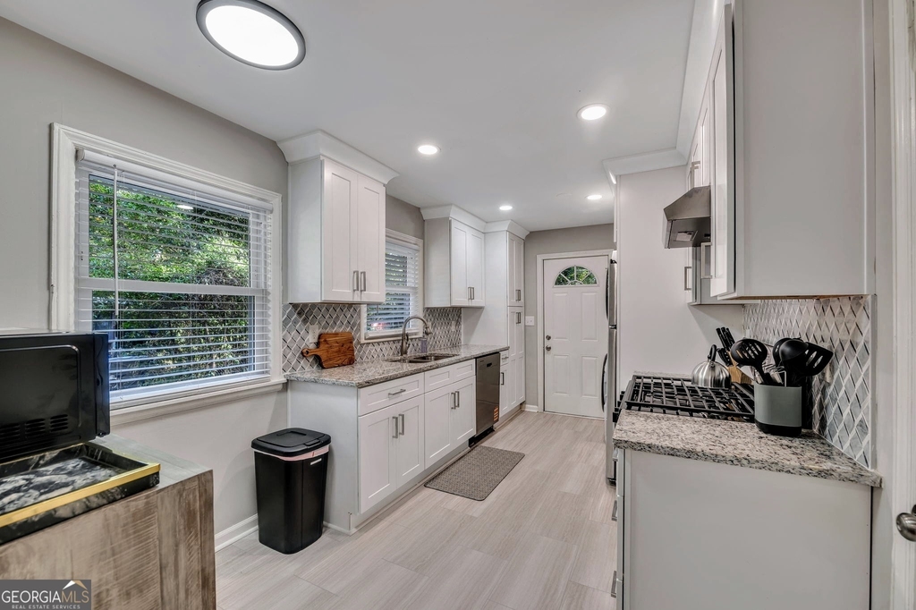 1131 Stoneybrook Road - Photo 7