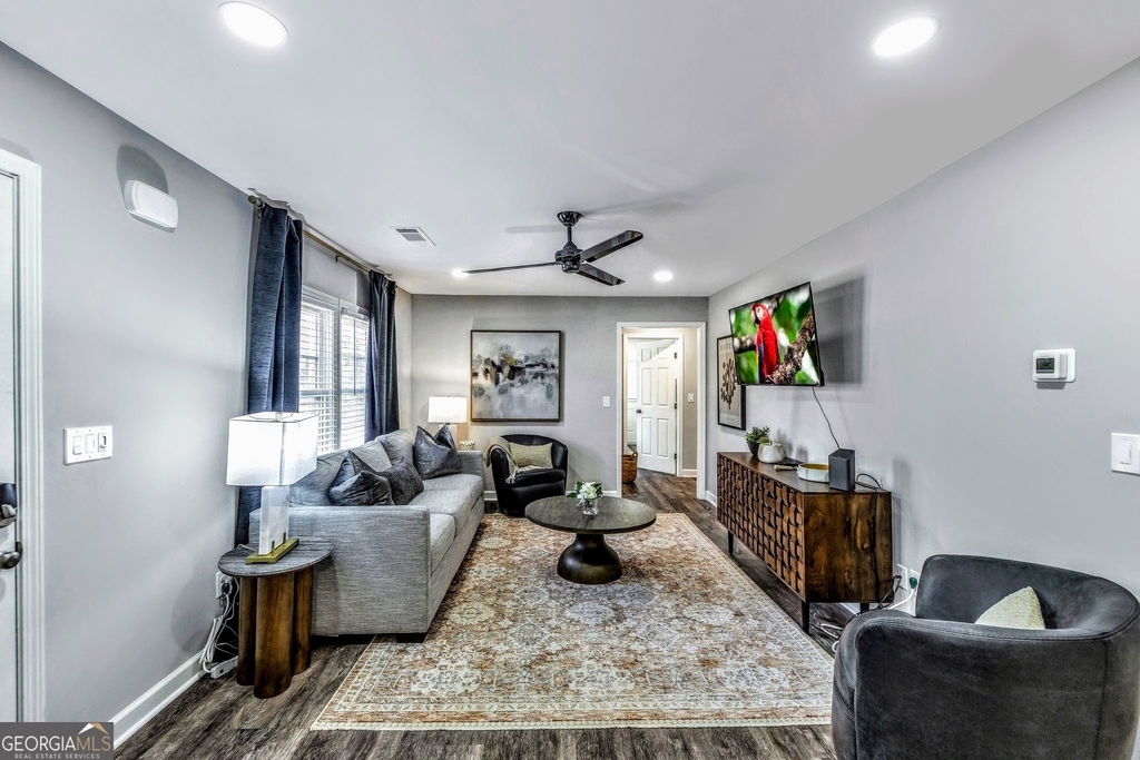 6230 Love Street - Photo 2
