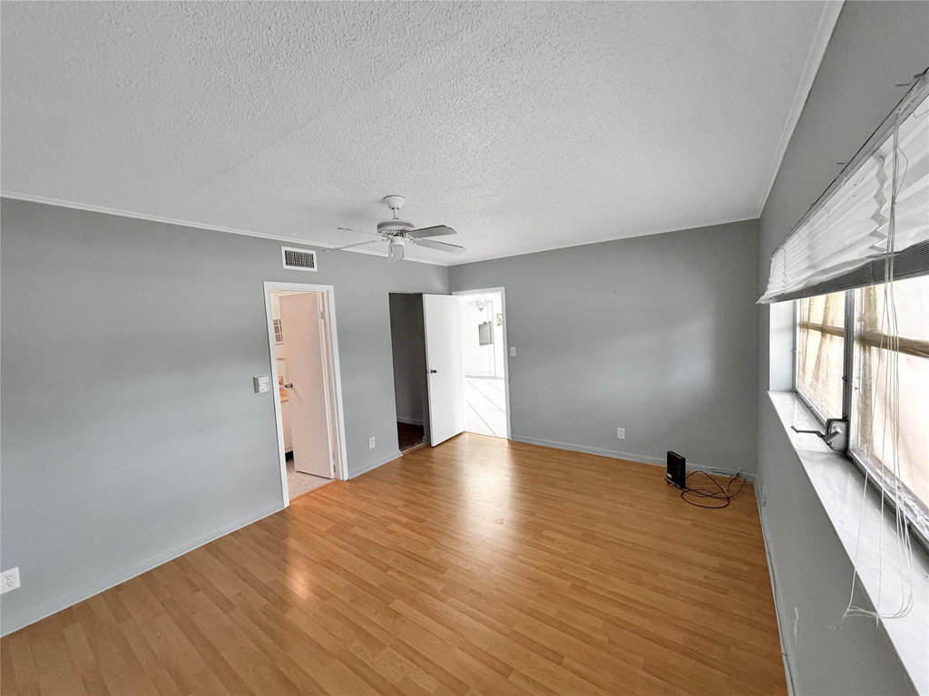 1035 Country Club Drive - Photo 8