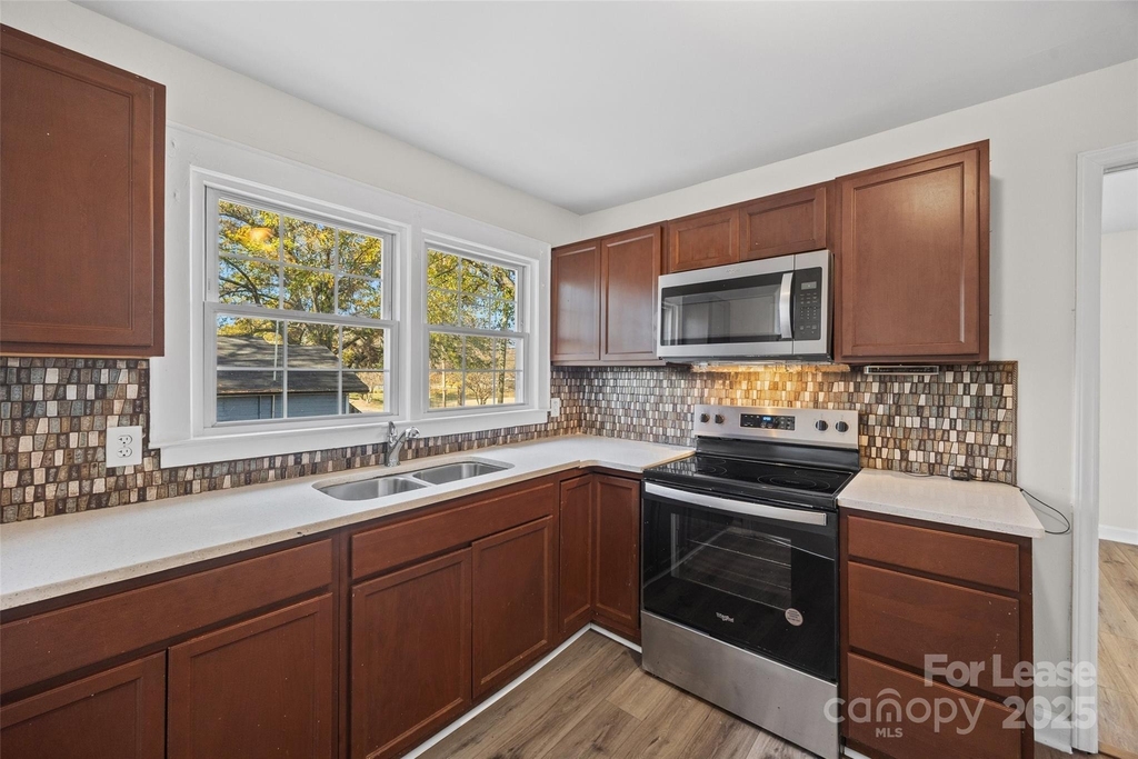 807 N Morris Street - Photo 6