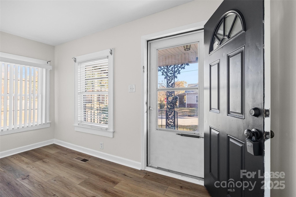 807 N Morris Street - Photo 2