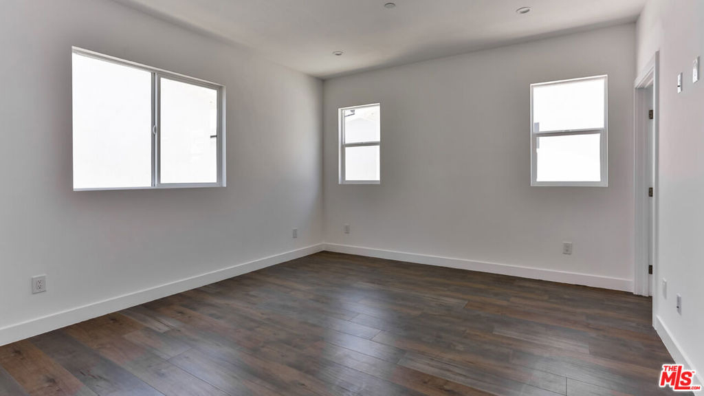 3946 S. Budlong Avenue - Photo 27
