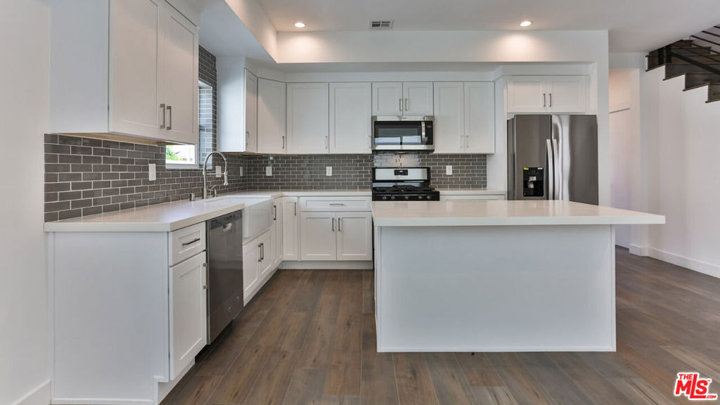 3946 S. Budlong Avenue - Photo 22