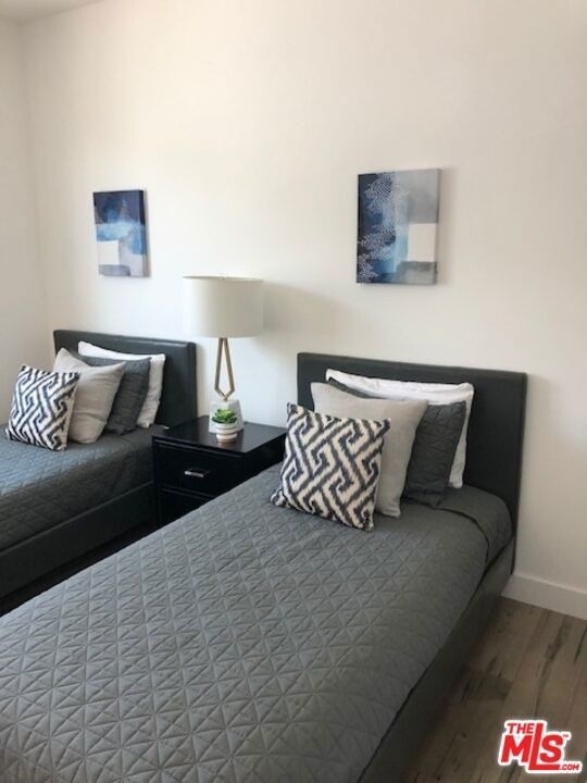 3946 S. Budlong Avenue - Photo 10