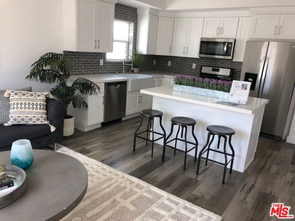 3946 S. Budlong Avenue - Photo 12