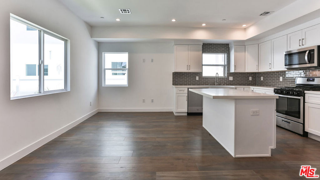 3946 S. Budlong Avenue - Photo 18