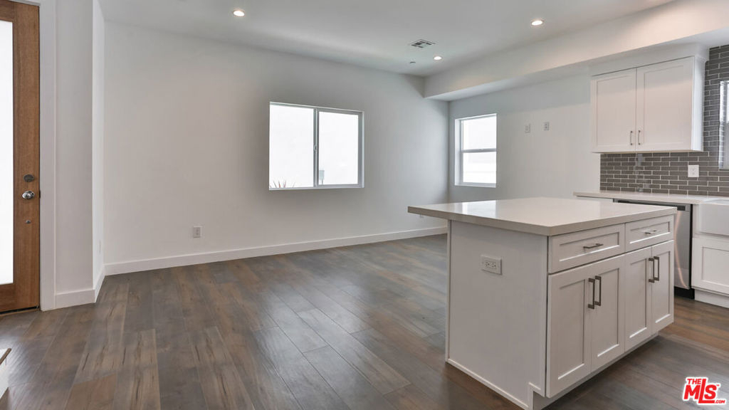 3946 S. Budlong Avenue - Photo 23