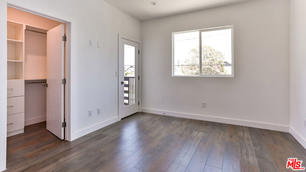 3946 S. Budlong Avenue - Photo 1