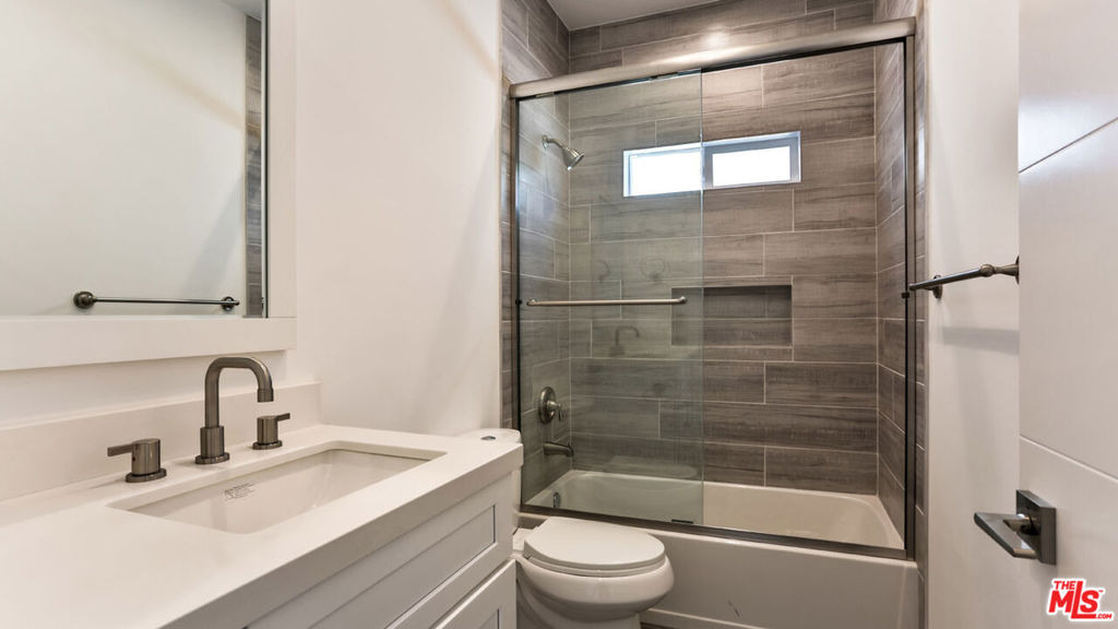 3946 S. Budlong Avenue - Photo 21