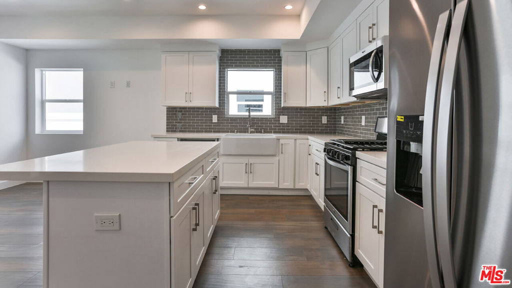3946 S. Budlong Avenue - Photo 20