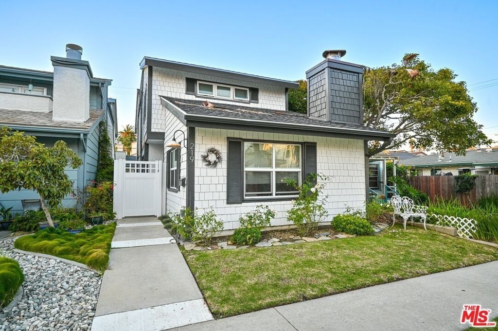 219 13th Street - Photo 0