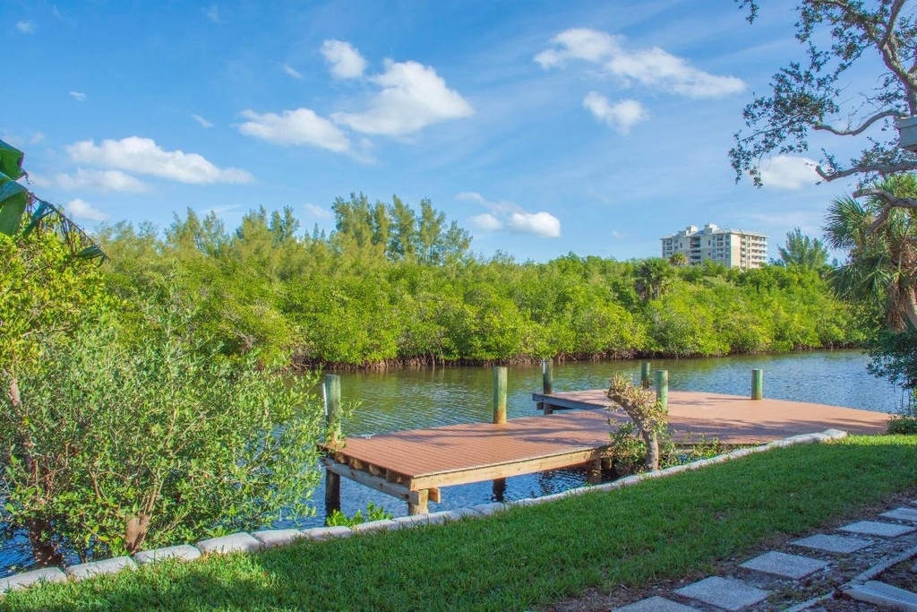 922 Jackson Way - Photo 2