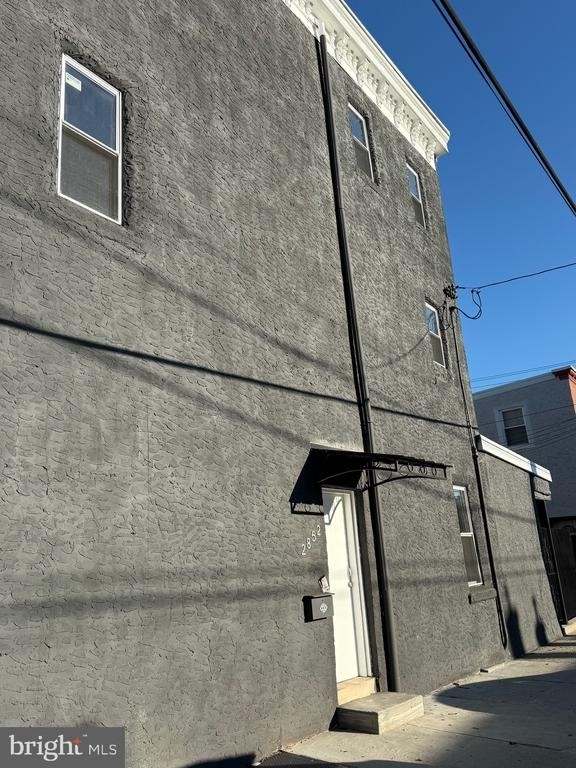 2537 E Auburn Street - Photo 2