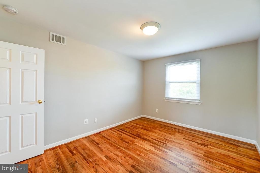 1627 Massachusetts Avenue Se - Photo 15