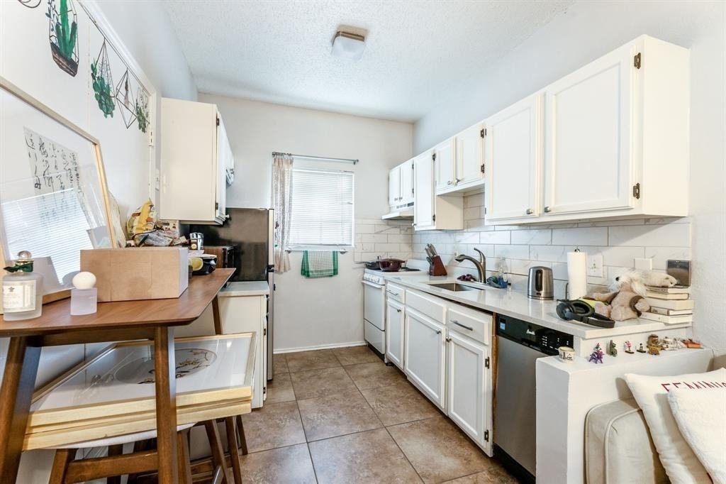 3206 King St - Photo 1