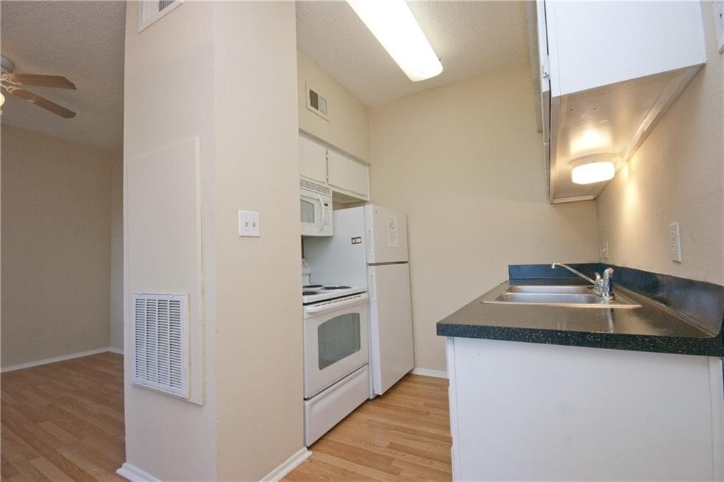 2818 Nueces St - Photo 3
