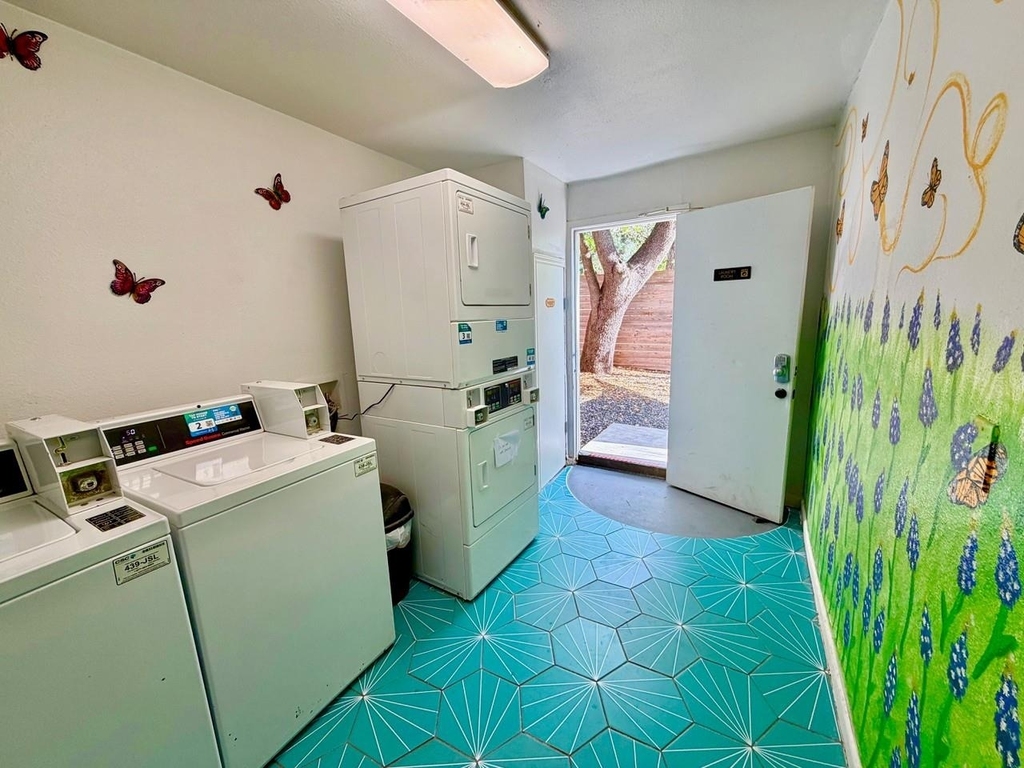 4504 Speedway Ave - Photo 6