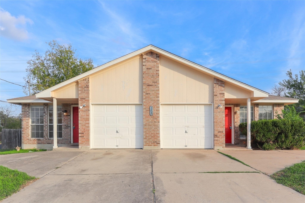 300 Tamara Dr - Photo 1