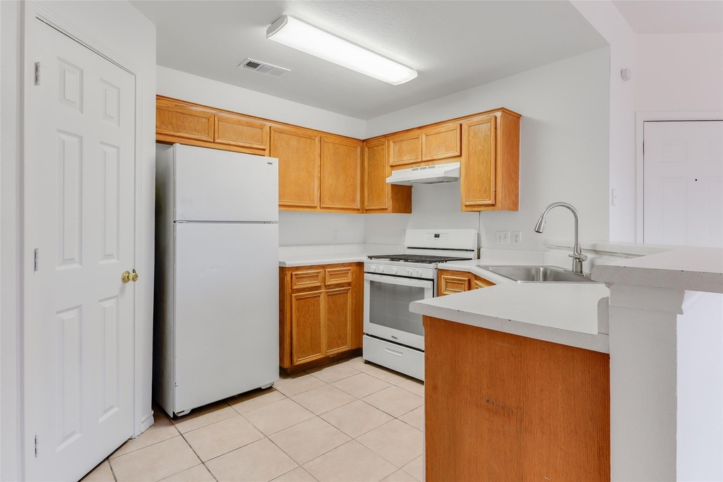 300 Tamara Dr - Photo 5