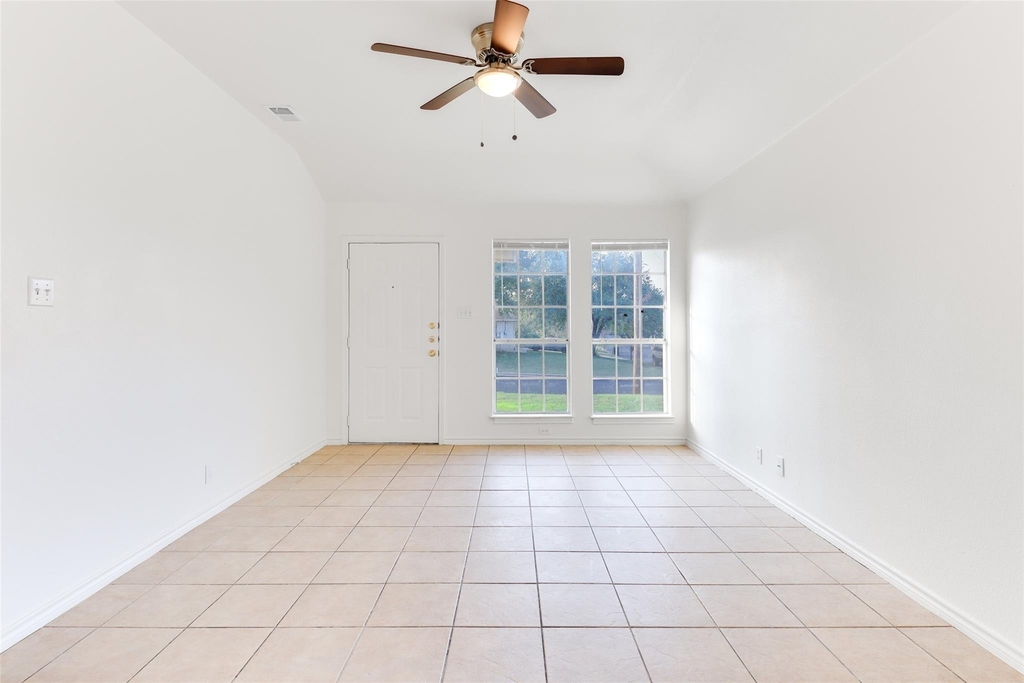 300 Tamara Dr - Photo 3