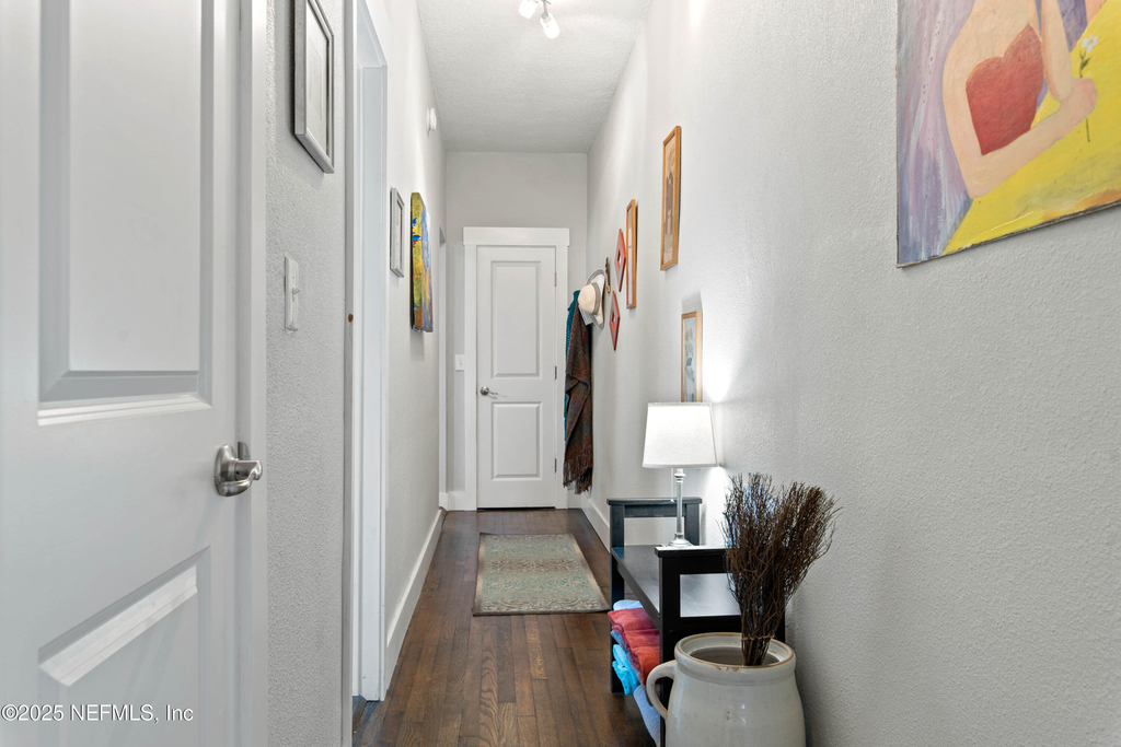 909 Cedar Street - Photo 5