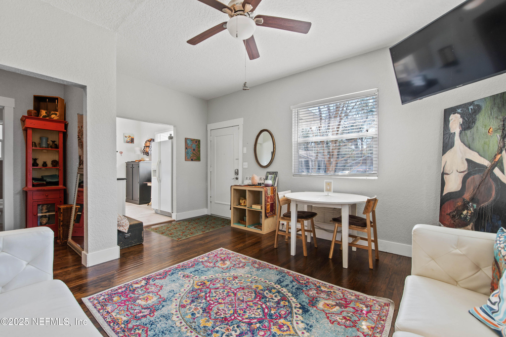 909 Cedar Street - Photo 3
