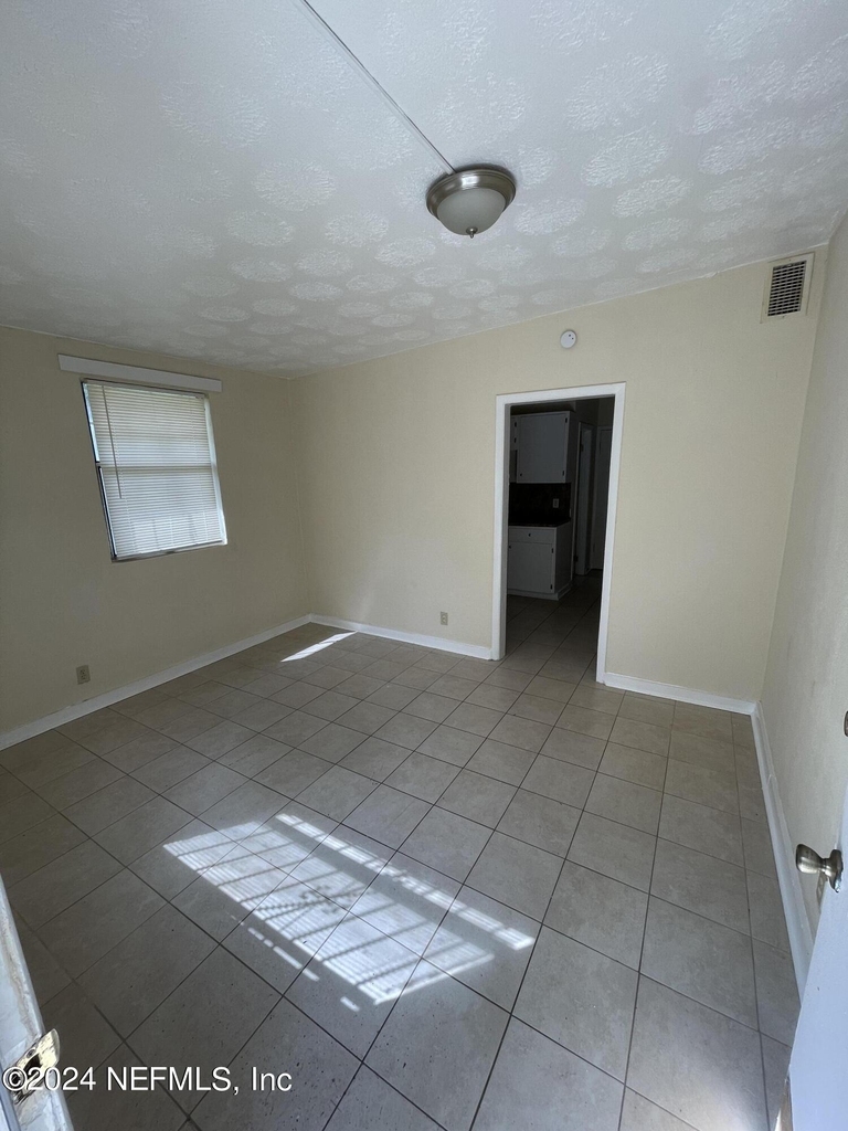 2171 W 40th Street - Photo 9