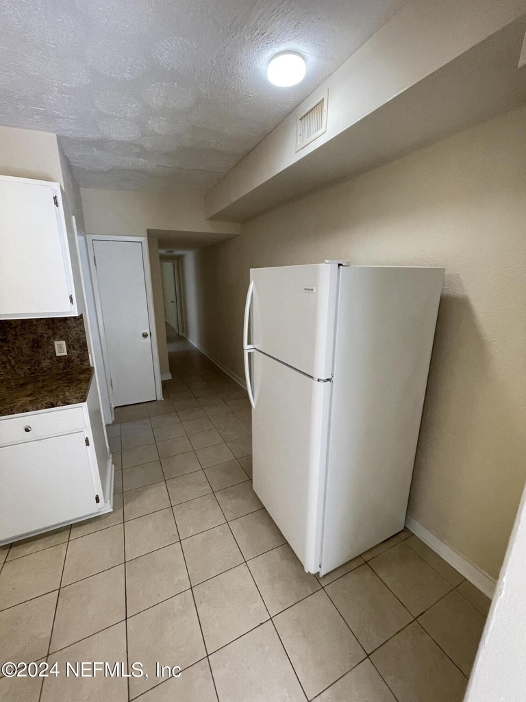 2171 W 40th Street - Photo 7