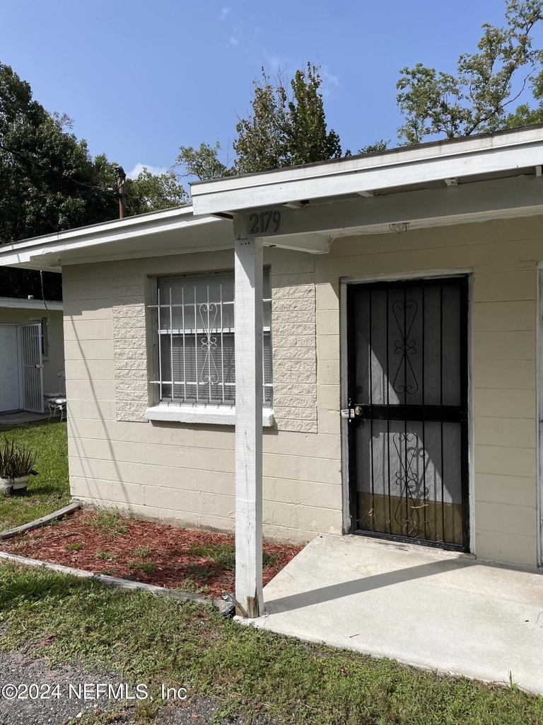 2171 W 40th Street - Photo 2