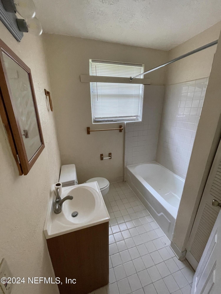 2171 W 40th Street - Photo 6