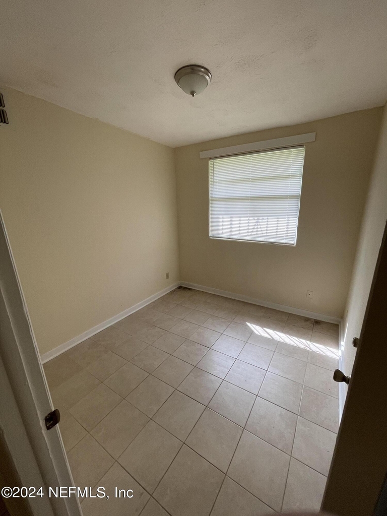 2171 W 40th Street - Photo 4